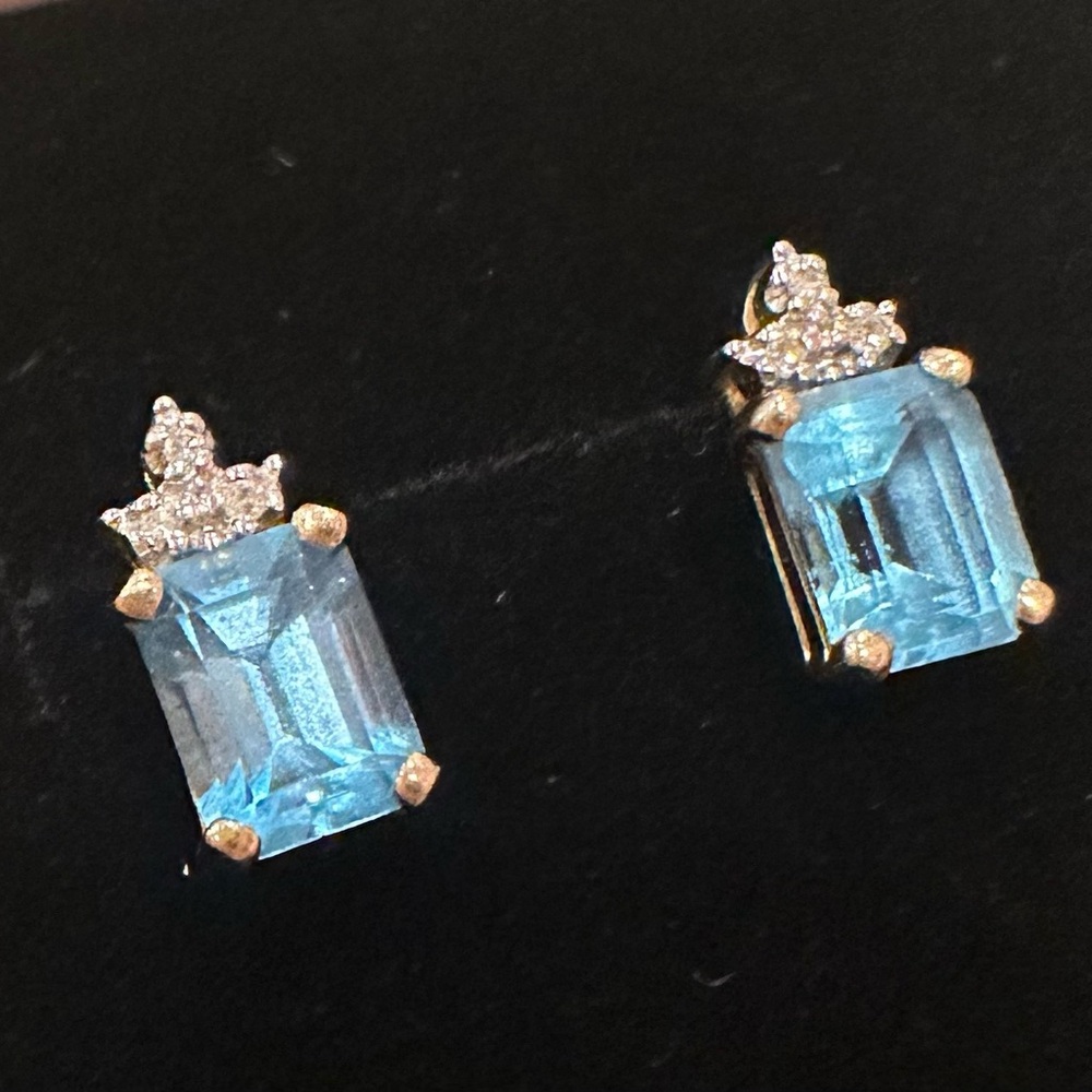 Vintage Blue Emerald-Cut Crystal Stud Earrings